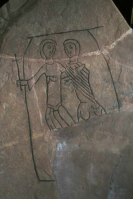 Runes written on fragment av runsten, röd sandsten. Date: V